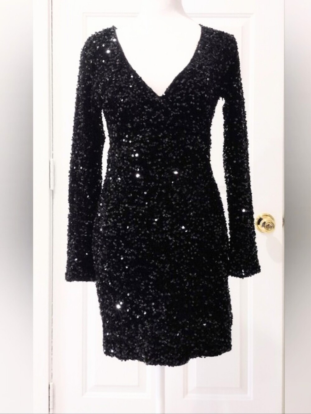 Cider Sz S Black Sequin Long-Sleeve V-Neck Dress